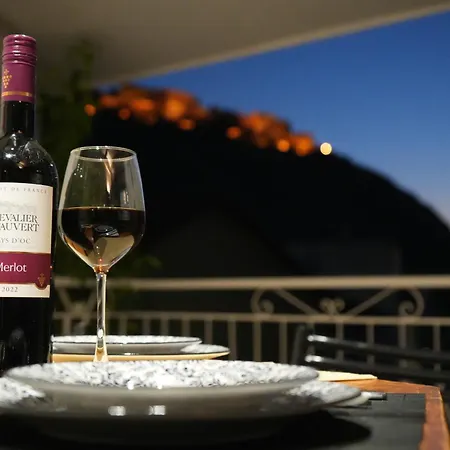 아파트 Vacation Home, Two Levels Of Comfort With Beautiful Large Private Terrace And Breathtaking Views Of The Palamidi Castle Fortress 나플리오