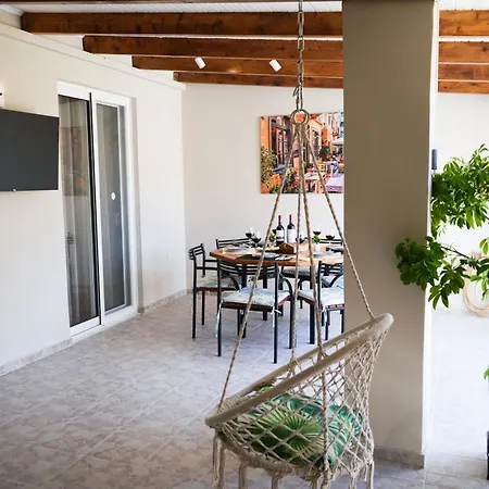 아파트 Vacation Home, Two Levels Of Comfort With Beautiful Large Private Terrace And Breathtaking Views Of The Palamidi Castle Fortress *