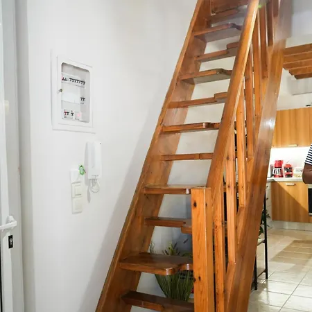 아파트 Vacation Home, Two Levels Of Comfort With Beautiful Large Private Terrace And Breathtaking Views Of The Palamidi Castle Fortress 나플리오