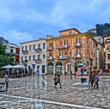 아파트 Vacation Home, Two Levels Of Comfort With Beautiful Large Private Terrace And Breathtaking Views Of The Palamidi Castle Fortress