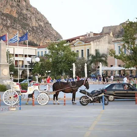 Vacation Home, Two Levels Of Comfort With Beautiful Large Private Terrace And Breathtaking Views Of The Palamidi Castle Fortress 아파트 *