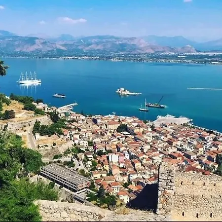아파트 Vacation Home, Two Levels Of Comfort With Beautiful Large Private Terrace And Breathtaking Views Of The Palamidi Castle Fortress 나플리오