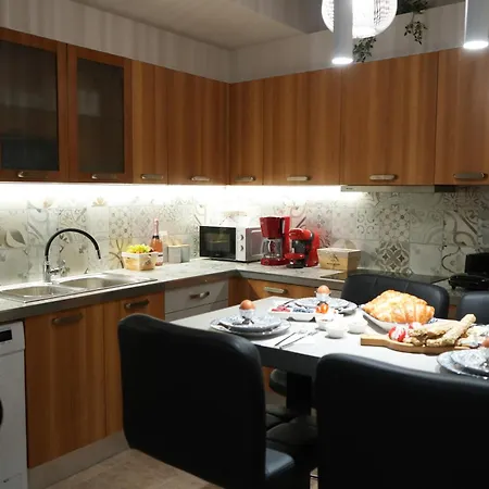 Vacation Home, Two Levels Of Comfort With Beautiful Large Private Terrace And Breathtaking Views Of The Palamidi Castle Fortress * 나플리오