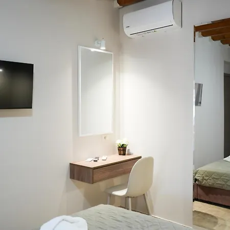 아파트 Vacation Home, Two Levels Of Comfort With Beautiful Large Private Terrace And Breathtaking Views Of The Palamidi Castle Fortress