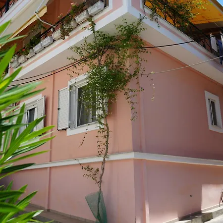 Vacation Home, Two Levels Of Comfort With Beautiful Large Private Terrace And Breathtaking Views Of The Palamidi Castle Fortress 아파트