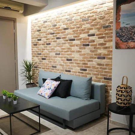 아파트 Vacation Home, Two Levels Of Comfort With Beautiful Large Private Terrace And Breathtaking Views Of The Palamidi Castle Fortress *