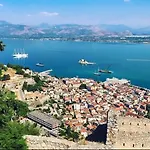 Apartman Vacation Home, Two Levels Of Comfort With Beautiful Large Private Terrace And Breathtaking Views Of The Palamidi Castle Fortress Návplio