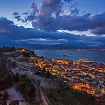 Vacation Home, Two Levels Of Comfort With Beautiful Large Private Terrace And Breathtaking Views Of The Palamidi Castle Fortress Appartamento *