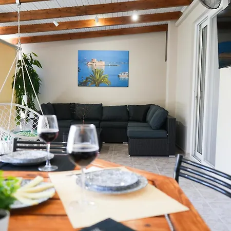 Vacation Home, Two Levels Of Comfort With Beautiful Large Private Terrace And Breathtaking Views Of The Palamidi Castle Fortress アパート ナフプリオ