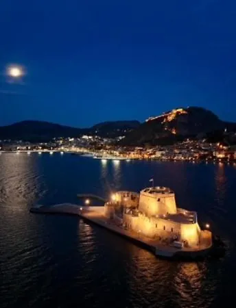 Vacation Home, Two Levels Of Comfort With Beautiful Large Private Terrace And Breathtaking Views Of The Palamidi Castle Fortress 公寓 *