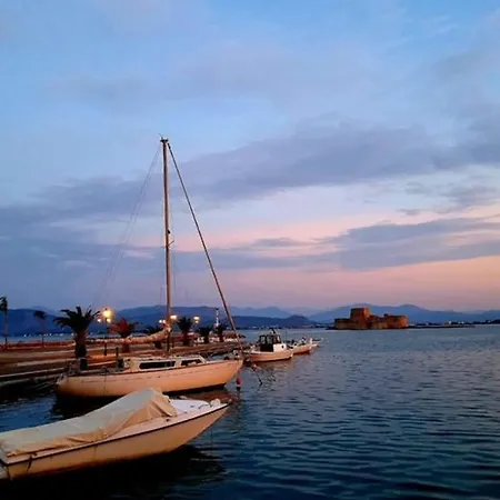 Lejlighed Vacation Home, Two Levels Of Comfort With Beautiful Large Private Terrace And Breathtaking Views Of The Palamidi Castle Fortress Nafplio