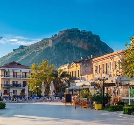 Vacation Home, Two Levels Of Comfort With Beautiful Large Private Terrace And Breathtaking Views Of The Palamidi Castle Fortress * 纳夫普利翁