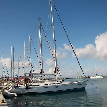 公寓 Vacation Home, Two Levels Of Comfort With Beautiful Large Private Terrace And Breathtaking Views Of The Palamidi Castle Fortress 纳夫普利翁