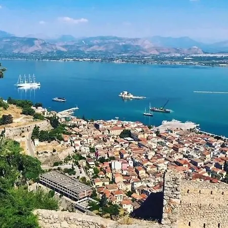 Vacation Home, Two Levels Of Comfort With Beautiful Large Private Terrace And Breathtaking Views Of The Palamidi Castle Fortress * 纳夫普利翁