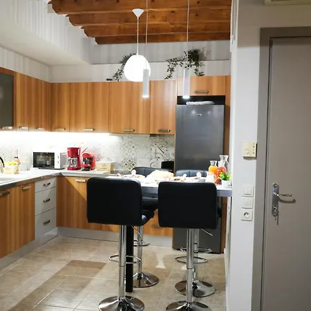 Vacation Home, Two Levels Of Comfort With Beautiful Large Private Terrace And Breathtaking Views Of The Palamidi Castle Fortress 公寓 纳夫普利翁