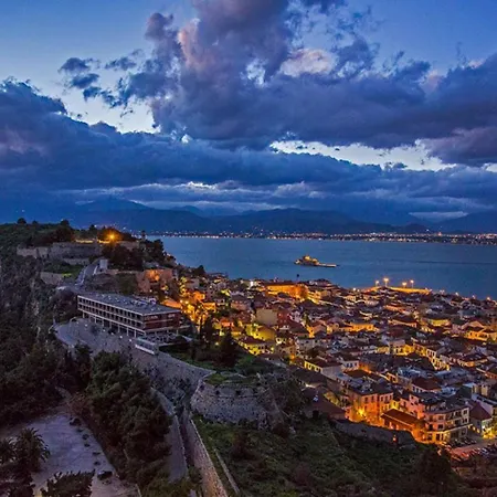 Vacation Home, Two Levels Of Comfort With Beautiful Large Private Terrace And Breathtaking Views Of The Palamidi Castle Fortress 公寓 *