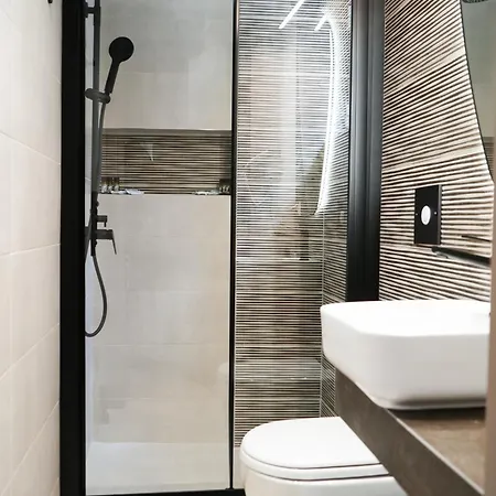 Vacation Home, Two Levels Of Comfort With Beautiful Large Private Terrace And Breathtaking Views Of The Palamidi Castle Fortress 纳夫普利翁