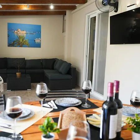 Vacation Home, Two Levels Of Comfort With Beautiful Large Private Terrace And Breathtaking Views Of The Palamidi Castle Fortress * 纳夫普利翁