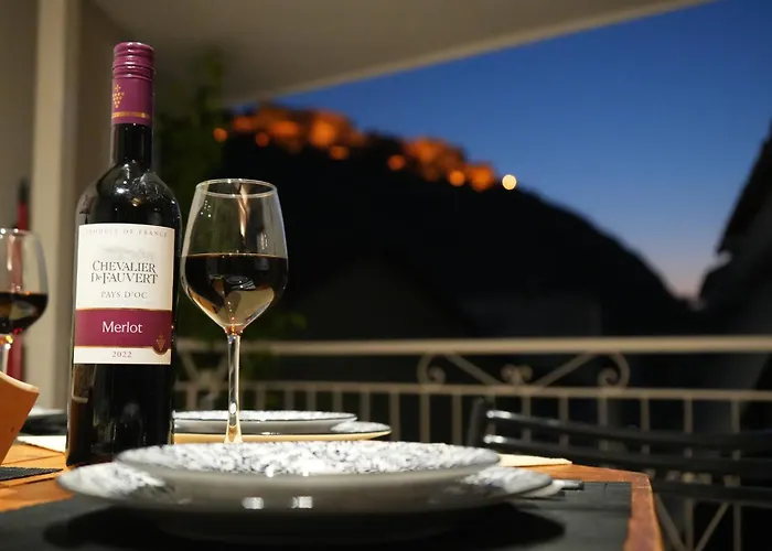 アパート Vacation Home, Two Levels Of Comfort With Beautiful Large Private Terrace And Breathtaking Views Of The Palamidi Castle Fortress ナフプリオ