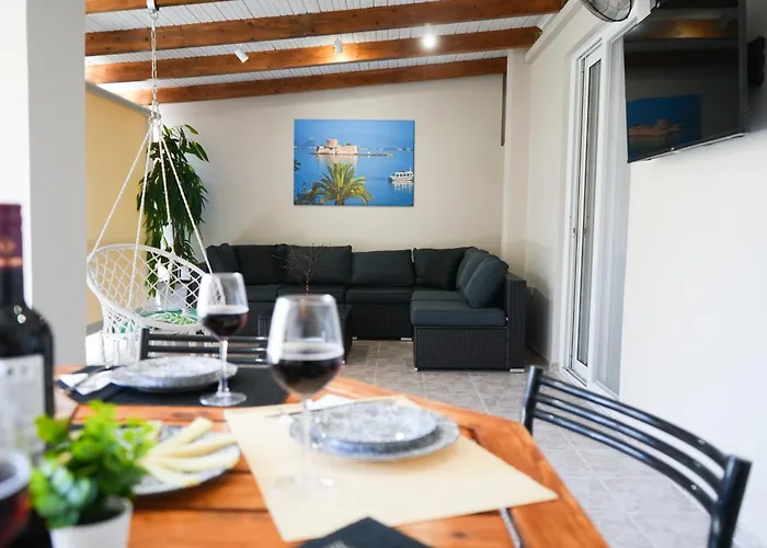 Vacation Home, Two Levels Of Comfort With Beautiful Large Private Terrace And Breathtaking Views Of The Palamidi Castle Fortress アパート ナフプリオ