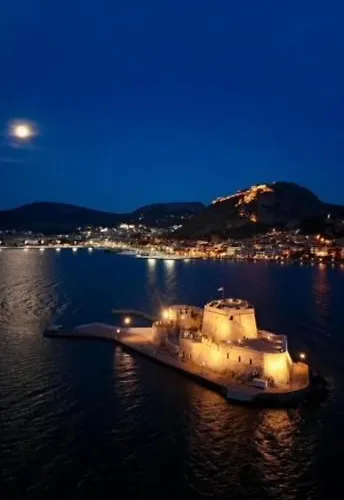 Vacation Home, Two Levels Of Comfort With Beautiful Large Private Terrace And Breathtaking Views Of The Palamidi Castle Fortress Apartman *