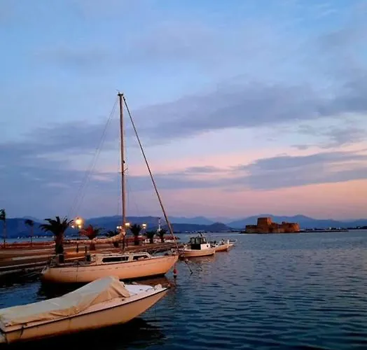 Apartman Vacation Home, Two Levels Of Comfort With Beautiful Large Private Terrace And Breathtaking Views Of The Palamidi Castle Fortress Návplio