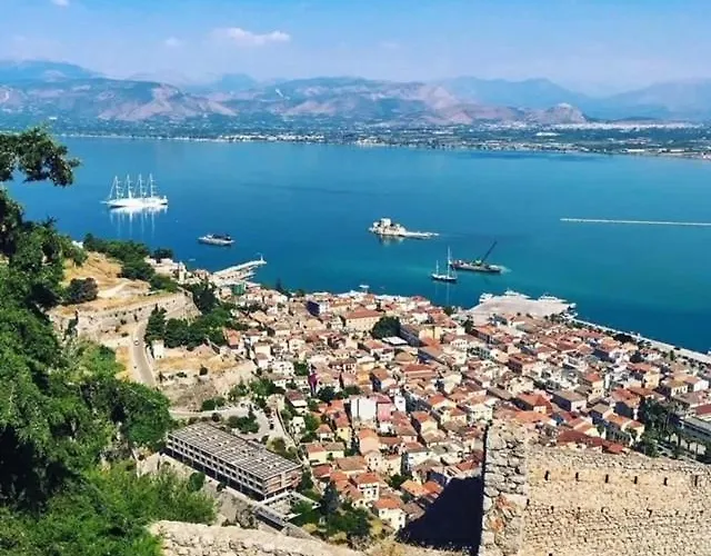 Vacation Home, Two Levels Of Comfort With Beautiful Large Private Terrace And Breathtaking Views Of The Palamidi Castle Fortress * Návplio