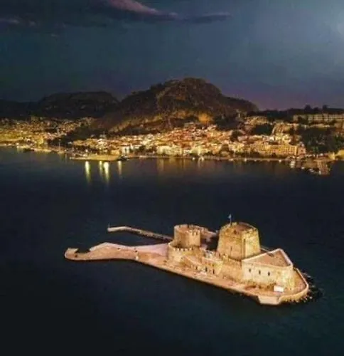 アパート Vacation Home, Two Levels Of Comfort With Beautiful Large Private Terrace And Breathtaking Views Of The Palamidi Castle Fortress *
