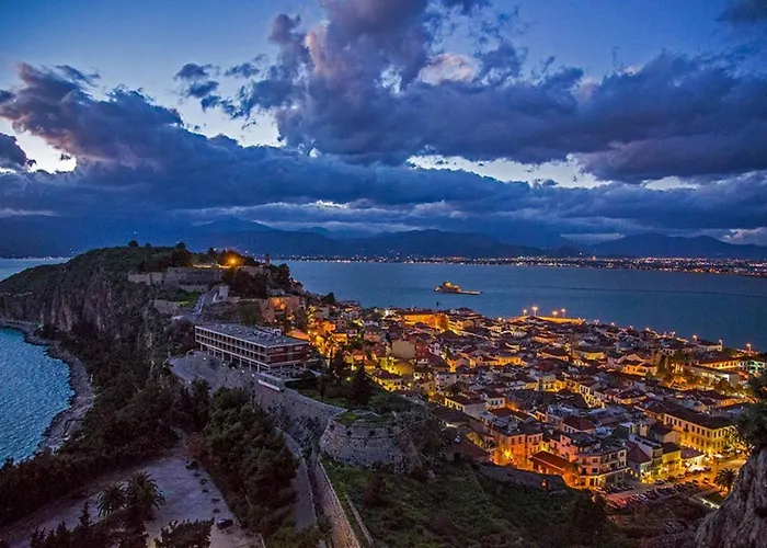 Vacation Home, Two Levels Of Comfort With Beautiful Large Private Terrace And Breathtaking Views Of The Palamidi Castle Fortress Apartamento *