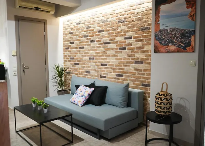 Apartamento Vacation Home, Two Levels Of Comfort With Beautiful Large Private Terrace And Breathtaking Views Of The Palamidi Castle Fortress *